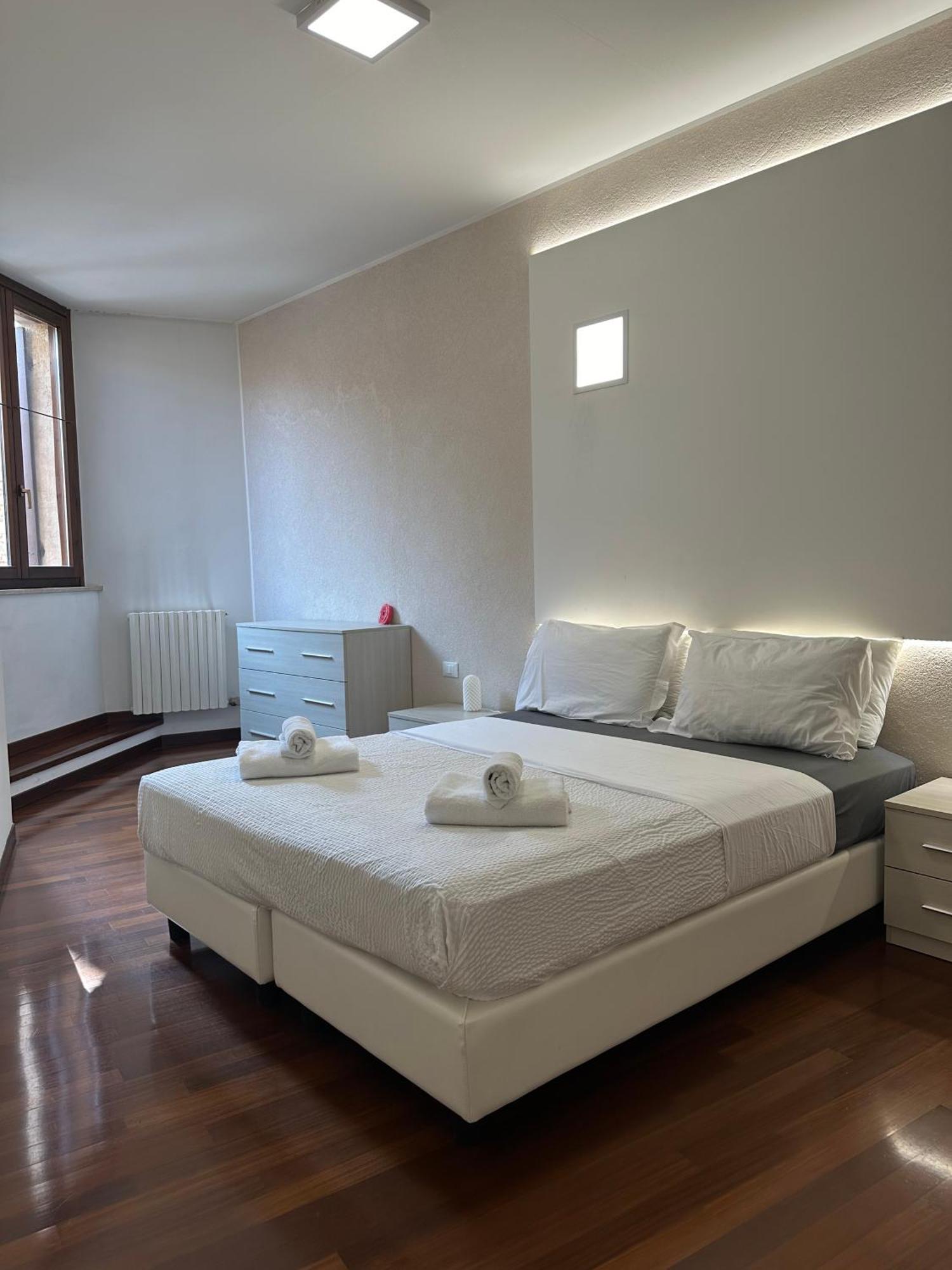 Cavour Luxury Apartments Verona Esterno foto
